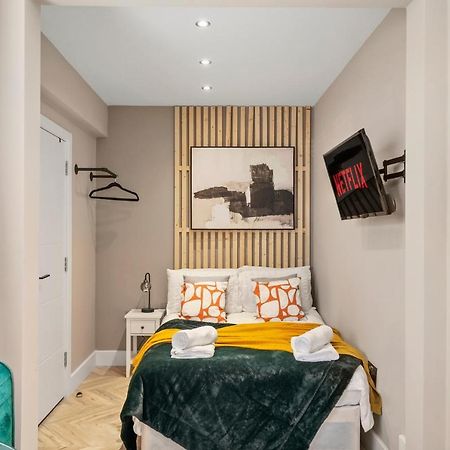 Cosy Heathrow Studios - Parking - Garden ロンドン エクステリア 写真
