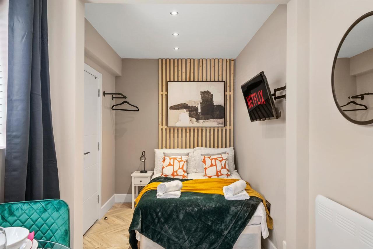Cosy Heathrow Studios - Parking - Garden ロンドン エクステリア 写真