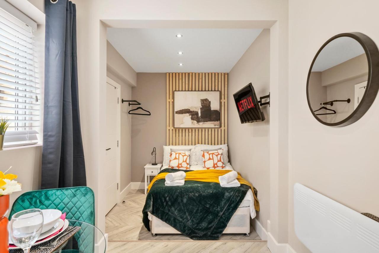 Cosy Heathrow Studios - Parking - Garden ロンドン エクステリア 写真