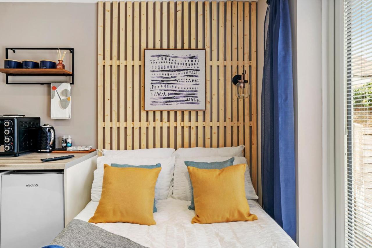 Cosy Heathrow Studios - Parking - Garden ロンドン エクステリア 写真
