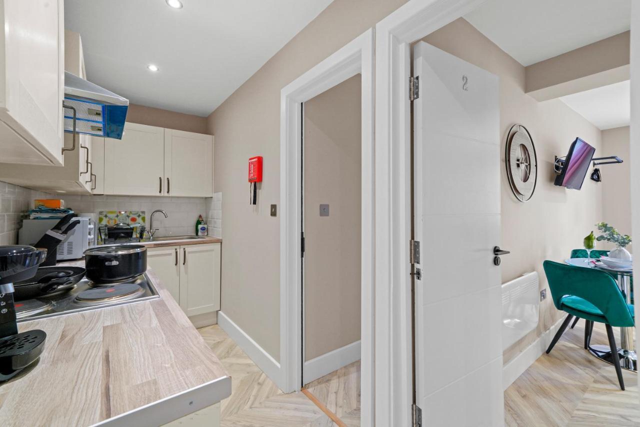 Cosy Heathrow Studios - Parking - Garden ロンドン エクステリア 写真