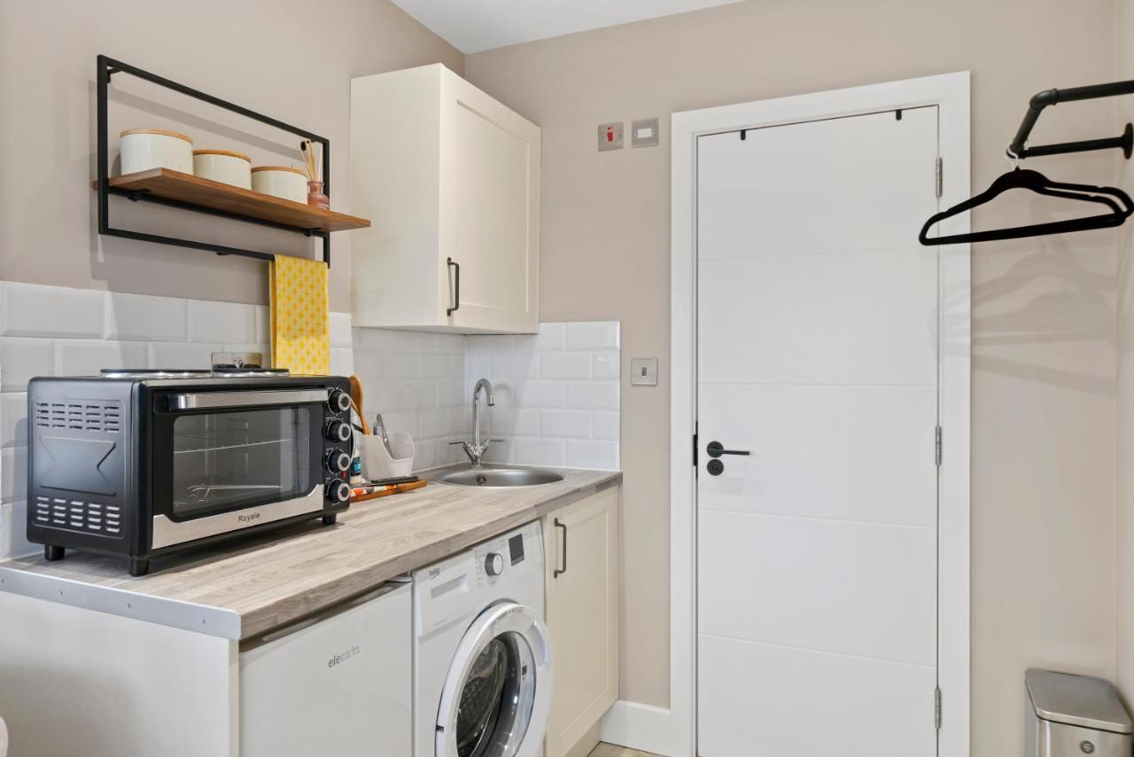 Cosy Heathrow Studios - Parking - Garden ロンドン エクステリア 写真