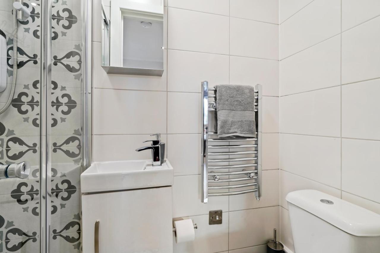 Cosy Heathrow Studios - Parking - Garden ロンドン エクステリア 写真